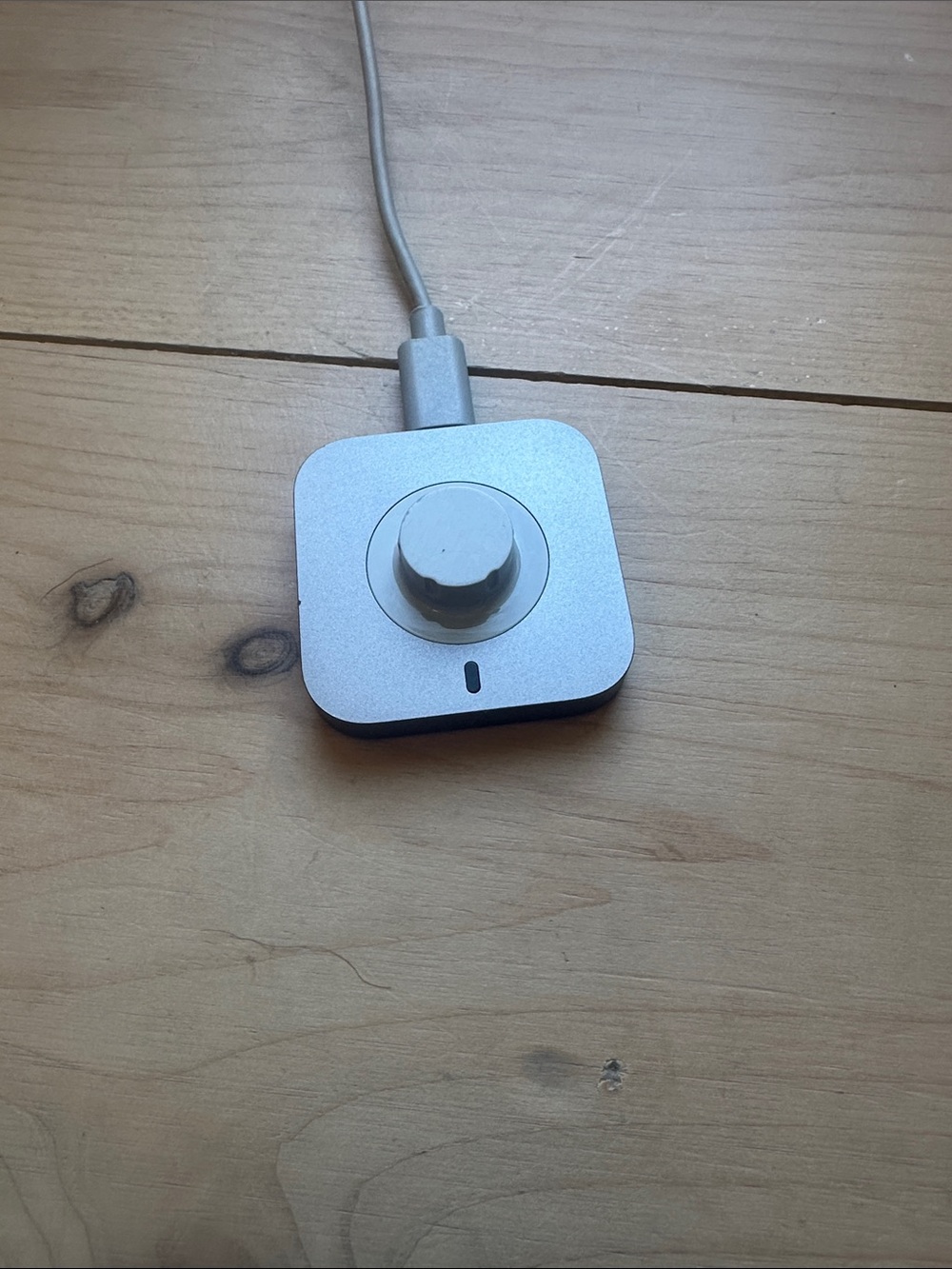 Oura ring 4 gold size 7 w charger, BATTERY WORKS PERFECTLY - Picture 5 of 8